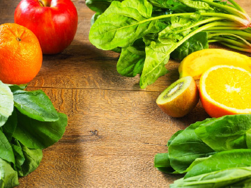 野菜と果物を食べてビタミンを補給