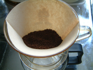 コーヒー粉を平らに整える