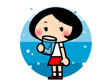 水を飲む少女